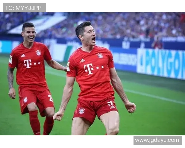 莱万回归德甲对阵拜仁引发球迷愤怒声讨称其忘恩负义